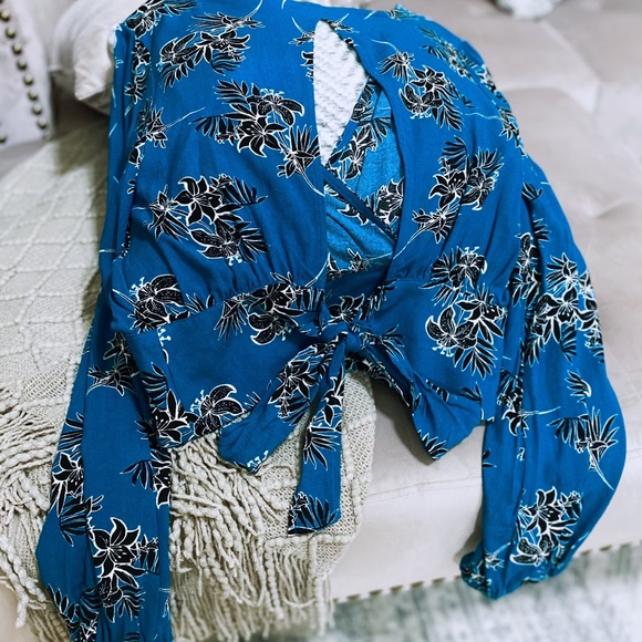 Size Small Express Long Sleeve Blue Women’s Top - Picture 2 of 4